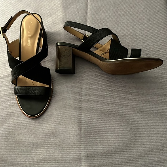Clarks sandals black with brown wood heel and gold accents. Ladies size 9. - Picture 3 of 4